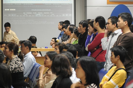 Hai sàn mất điểm vào phút cuối - ảnh 1