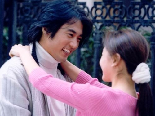 Ahn Jae Wook từng được các nhà làm phim Trung Quốc mời đóng vai chính trong phim truyền hình Chung cư của những trí thức cùng Đổng Khiết năm 2001