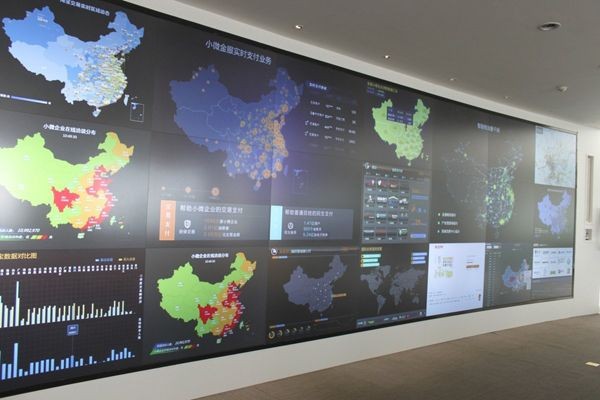 Những tấm bảng điện tử hiện đại cho thấy lưu lượng truy cập vào website từ những vùng khác nhau của Trung Quốc