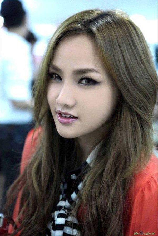 Không những xinh đẹp, có duyên, Teng Leakhena còn sở hữu giọng hát ngọt ngào