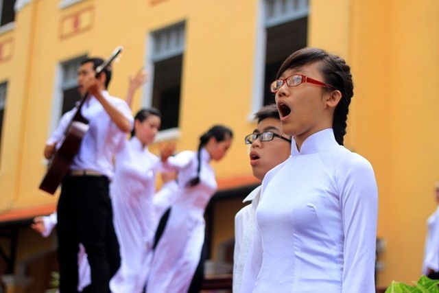 Nội dung theo từng thời kì lịch sử từ trường nữ sinh Gia Long, nữ sinh Áo Tím đến trường THPT Nguyễn Thị Minh Khai