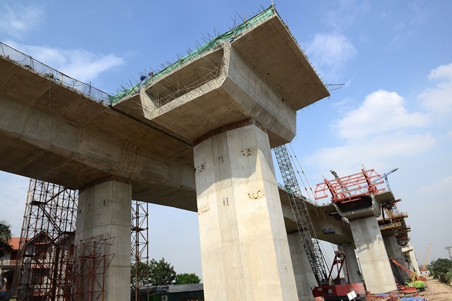 Cầu Nhật Tân có tổng mức đầu tư hơn 13.600 tỷ đồng, gồm vốn vay từ Cơ quan hợp tác quốc tế Nhật Bản – JICA và vốn đối ứng của Chính phủ Việt Nam