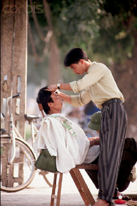 có tiếng tông đơ kêu ro ro...