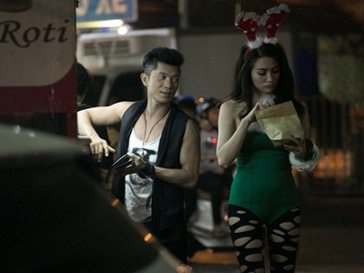 Mỗi khi được hỏi về mối quan hệ tình cảm, Trương Nhi và Lương Bằng Quang đều né tránh câu hỏi từ phía người hâm mộ. Trương Nhi cho biết cô chưa sẵn sàng công khai chuyện tình cảm. Đây là chuyện đời sống riêng tư, cô không muốn bị soi mói hay có những nhận xét không hay, vì thế, khi đã sẵn sàng, cả hai sẽ quyết định ''ra mắt'' người hâm mộ
Bài viết: http://news.zing.vn/Truong-Nhi-dien-tat-rach-xuong-pho-cung-ban-trai-post380249.html#category_featured.noibat
Nguồn Zing News