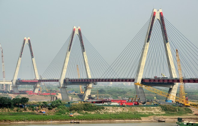 Đây sẽ là cây cầu thứ 7 bắc qua sông Hồng và là cây cầu dây văng dài nhất Việt Nam sau khi hoàn thành