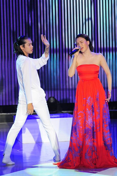 “Trước đây, tôi thường trình bày những ca khúc ballad nhẹ nhàng và rất ít khi sử dụng vũ đạo. Vì thế, khi xem các thí sinh nhảy trên sân khấu, tôi rất nể bởi các bạn có kỹ thuật, sự sáng tạo cũng như sức khỏe. Biết đâu nhờ tham gia chương trình tôi có thể học hỏi về kỹ thuật cũng như động tác khó để mang lại sự mới mẻ cho các tiết mục sau này của mình