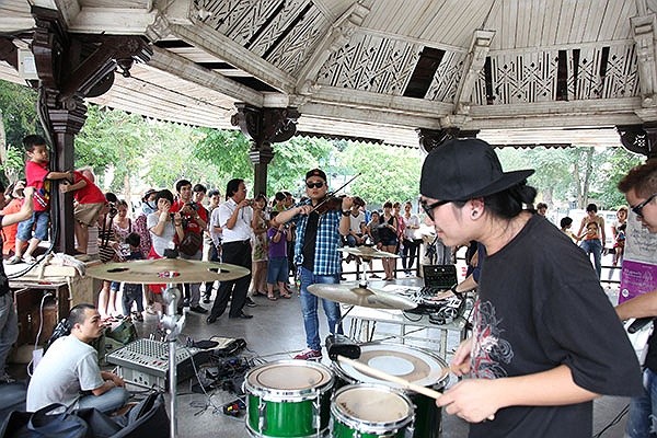 Tuy nhiên, có nhiều em nhỏ, mơ ước chỉ đơn giản là được cười, thật tươi, thật hạnh phúc. Có nhiều người chỉ mơ ước được nhìn thấy con mình cười, thật đẹp, thật ấm áp