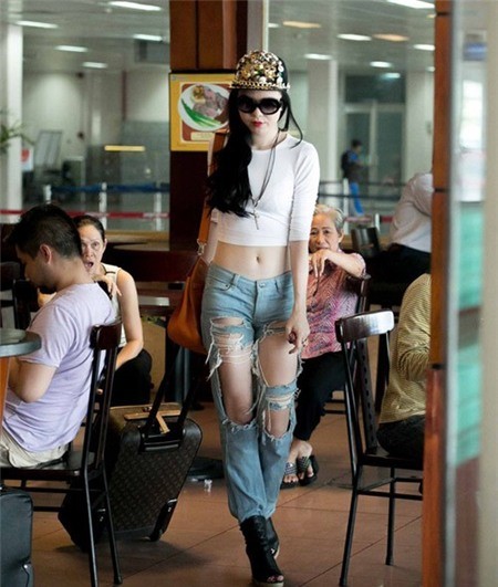 Mốt quần của Vũ Hoàng Điệp thật khiến các cụ già tròn mắt chỉ trỏ