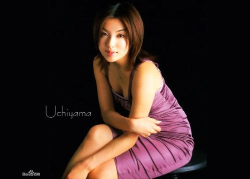 Rina Uchiyama sinh năm 1981, là diễn viên từng đoạt nhiều giải thưởng của Nhật Bản