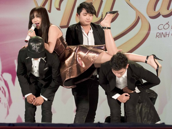 Màn trình diễn của Á quân Vietnam Idol 2010 được đầu tư chỉn chu, kỹ lưỡng