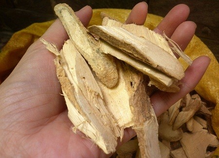 Các thí nghiệm cho thấy, xáo tam phân có tác dụng ức chế tốt viêm gan cấp ở thí nghiệm trên chuột nhắt trắng; có tác dụng độc (ức chế, tiêu diệt) đối với 5 dòng tế bào ung thư: ung thư gan Hep-G2, ung thư đại tràng HTC116, ung thư vú MDA MB231, ung thư buồng trứng OVCAR-8 và ung thư cổ tử cung Hela (mạnh nhất với ung thư gan Hep-G2 và ung thư cổ tử cung). Thí nghiệm cũng cho thấy, với độc tính thấp, xáo tam phân khá an toàn khi sử dụng