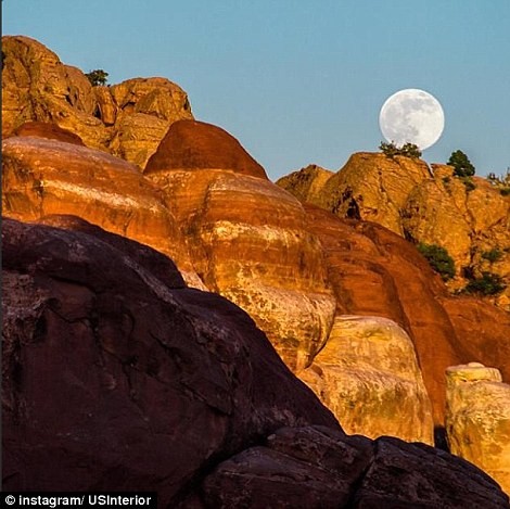 Ảnh chụp siêu mặt trăng tháng 6/2013 ở Công viên quốc gia Arches, bang Utah