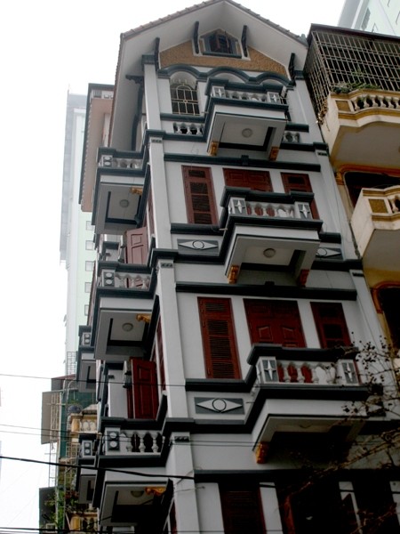 Căn nhà 5 tầng nghi có thể suọp đổ