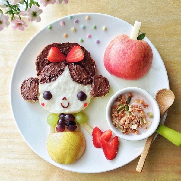 Nàng Bạch Tuyết bên quả táo độc.