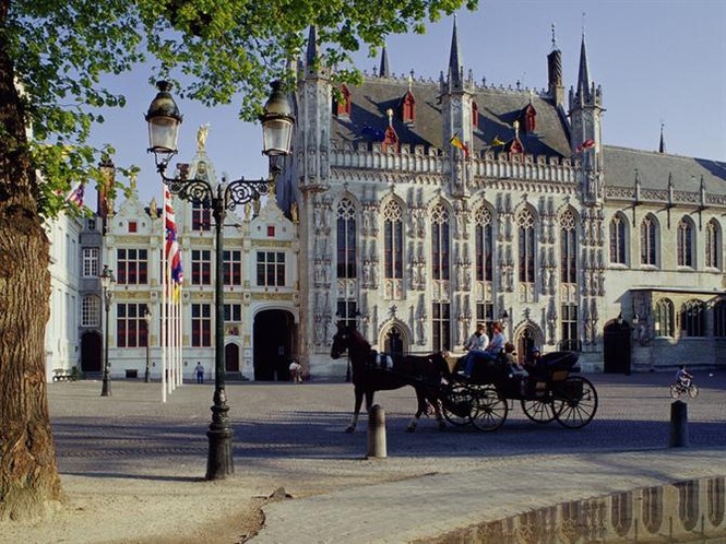 Cùng với các thành phố phía bắc nằm dọc kênh đào khác như Amsterdam,
thành phố này đôi khi được mệnh danh là