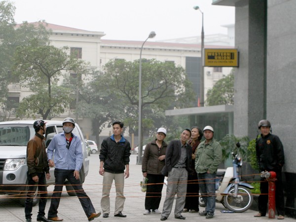 Người dân lo lắng sợ sập nhà
