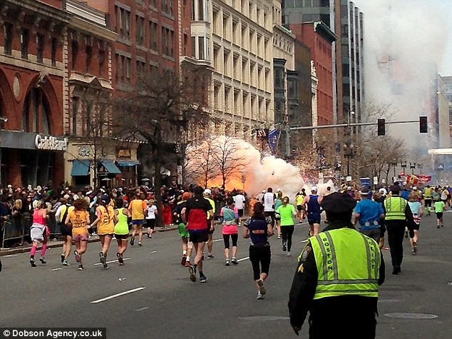 Vụ nổ bom khủng bố xảy ra vào chiều ngày 15/4 khi các vận động viên của cuộc thi Marathon Boston đang tiến gần về đích