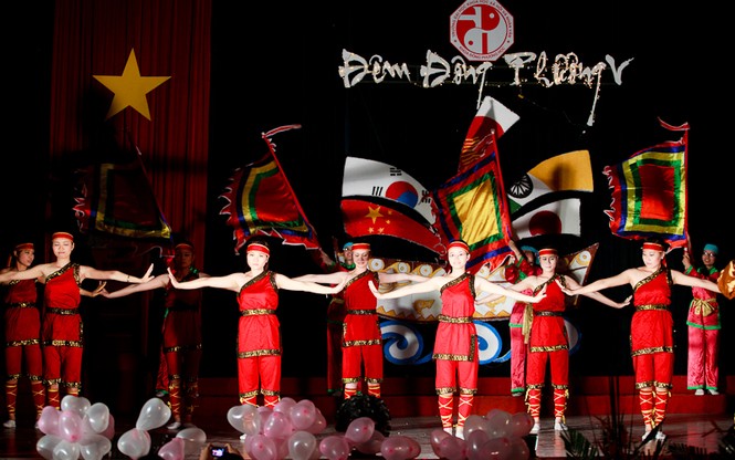 Sinh viên Đông Phương trổ tài - ảnh 3