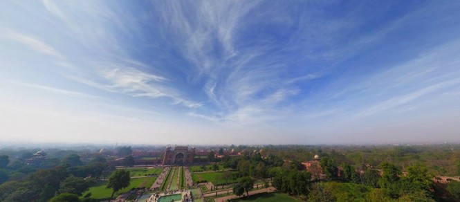 Góc nhìn tuyệt đẹp từ ngôi đền Taj Mahal