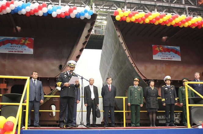 Ngày 24/9/2013, ở nhà máy Zelenodolsk đã diễn ra lễ khởi công đóng thêm 2 tàu hộ vệ Gepard 3.9 cho Hải quân Việt Nam. Các tàu này sẽ có một số sự sửa đổi trong thiết kế, vũ khí so với 2 tàu trước đó. Trong ảnh là quang cảnh buổi lễ khởi công tổ chức tại nhà xưởng nhà máy Zelenodolsk