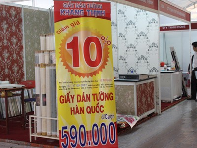 Diễn ra tại sân vận động Phú Thọ, TP HCM vào trung tuần tháng 9, Triển lãm quốc tế xây dựng Vietbuild 2012 trình làng hàng nghìn mặt hàng liên quan đến ngành bất động sản gồm: căn hộ, đất nền dự án, nội thất công trình các loại, vật liệu xây dựng mới, thiết bị hoàn thiện công trình. Trong khuôn khổ hội chợ này, bất động sản tỏ ra lép vế so với các doanh nghiệp nội thất, vật tư.Diễn ra tại sân vận động Phú Thọ, TP HCM vào trung tuần tháng 9, Triển lãm quốc tế xây dựng Vietbuild 2012 trình làng hàng nghìn mặt hàng liên quan đến ngành bất động sản gồm: căn hộ, đất nền dự án, nội thất công trình các loại, vật liệu xây dựng mới, thiết bị hoàn thiện công trình. Trong khuôn khổ hội chợ này, bất động sản tỏ ra lép vế so với các doanh nghiệp nội thất, vật tư