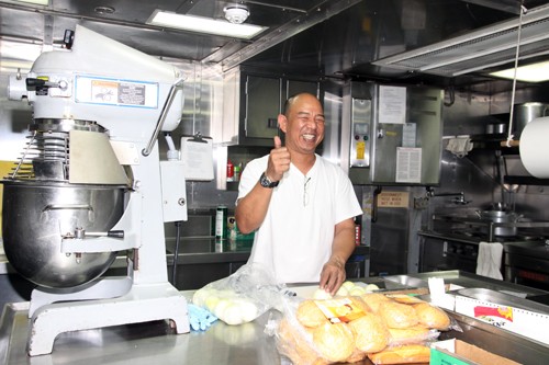 Khu vực vếp với anh đầu bếp vui nhộn