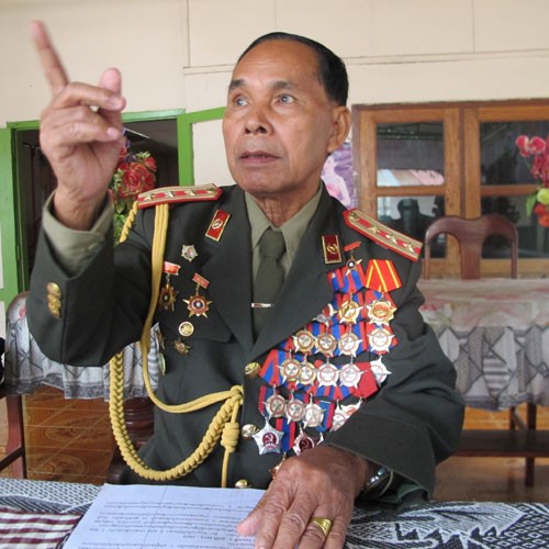 Đại tá, CCB Bun-liên Văn-ma-ni, người đã trải qua 2 cuộc kháng chiến chống Pháp, chống Mỹ. Dù không được đào tạo bài bản nhưng ông lập được nhiều chiến công, nên ông tin tưởng rằng, thế hệ cán bộ, chiến sĩ hôm nay của QĐND Lào sẽ vững bước đi lên..
