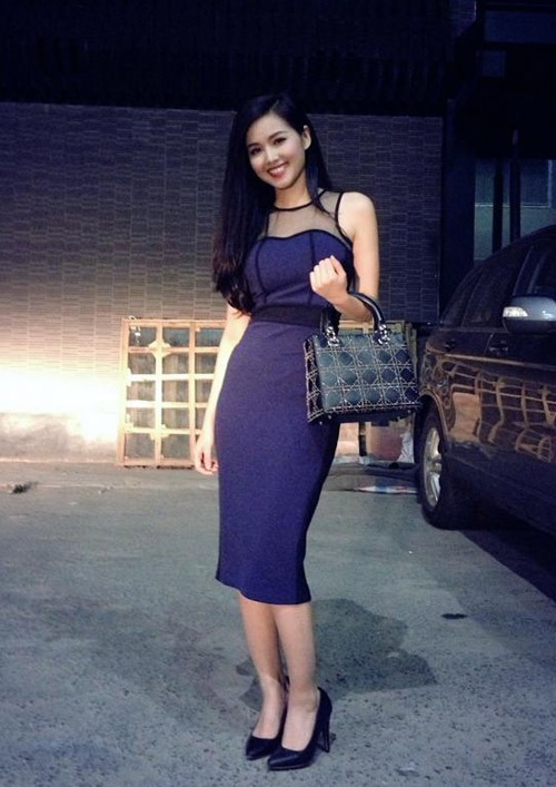 Cô nàng cũng không gò bó mình trong bất cứ phong cách nào. Có lúc cá tính, hầm hố, lại có khi nữ tính, gợi cảm, tuy nhiên điểm chung của những kiểu đồ này là đều tôn lên được gương mặt xinh đẹp và vóc dáng chuẩn của Tâm tít