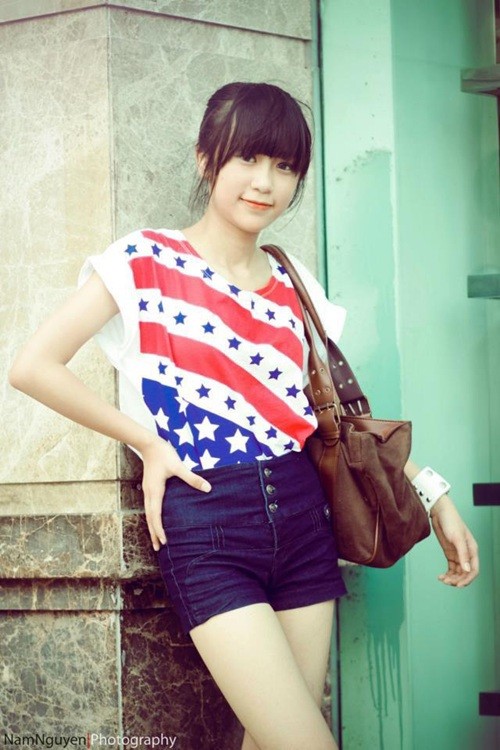 Khá kín tiếng so với cô chị, song cô em Zu Lady cũng là một trong gương mặt mẫu ảnh gây ấn tượng trên Facebook