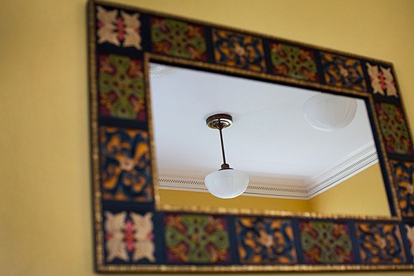 Khu nhà Warren House đã được sử dụng một thời gian ngắn như một trạm dừng của tuyến tàu điện Underground Railroad.