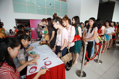 Các thí sinh đến đăng kí