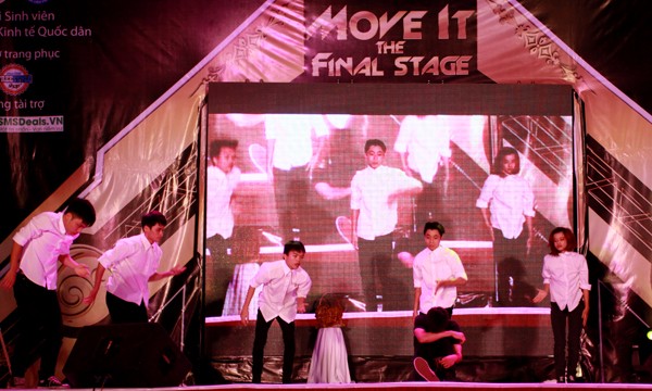 Với những bước nhảy, Handi Crew chỉ ra nguyên nhân bạo lực học đường có một phần từ tình cảm gia đình