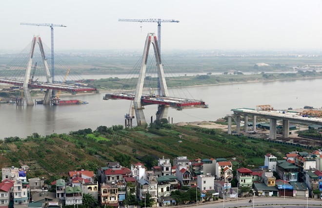 Dự án xây dựng cầu Nhật Tân và đường hai đầu cầu hoàn thành sẽ kết nối trung tâm thành phố với các tỉnh phía Bắc và các khu công nghiệp như Bắc Thăng Long - Vân Trì, Đông Anh - Cổ Loa, Gia Lâm - Yên Viên, hoàn thiện tuyến đường vành đai 2, giảm tải giao thông, rút ngắn tuyến đường từ trung tâm đến Sân bay Quốc tế Nội Bài