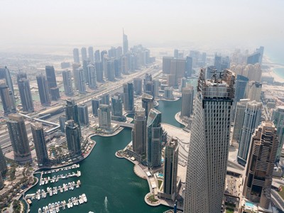 1. Dubai
Giá nhà tăng trong năm: 28,5%
Làn sóng đầu tư vào Dubai đang khiến thị trường bất động sản tại đây bùng nổ. Du lịch và thương mại cũng khởi sắc cũng khiến triển vọng kinh tế của tiểu quốc này rất sáng sủa. Nhà phân tích Kate Everett-Allen tại Knight Frank cho biết Dubai đang được coi là “nơi trú ẩn an toàn” tại khu vực Trung Đông. “Chúng tôi thấy rất nhiều nhà đầu tư từ Ấn Độ, Pakistan và Iran đổ tiền vào đây”, bà nói