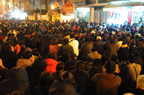 Đông đảo người dự lễ cầu an xuân Quý Tỵ 2013