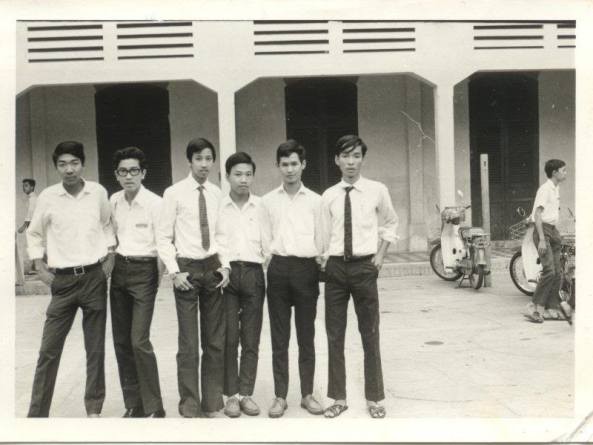 Trường trung học Đệ nhị. Trong ảnh: Các nam sinh Trường Võ Trường Toàn