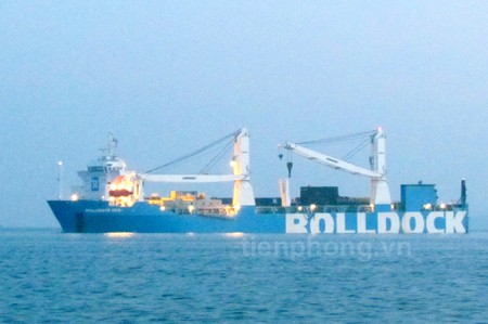 Tàu Rolldock lúc 6 giờ ngày 3/1