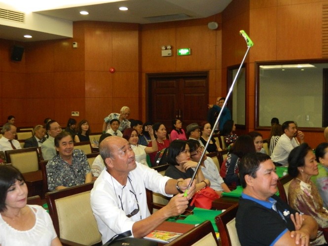 Lãnh đạo TPHCM gặp gỡ kiều bào về nước đón Tết - ảnh 3