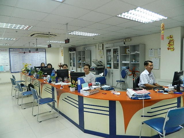 Công sở TPHCM vắng như chùa Bà Đanh - ảnh 1