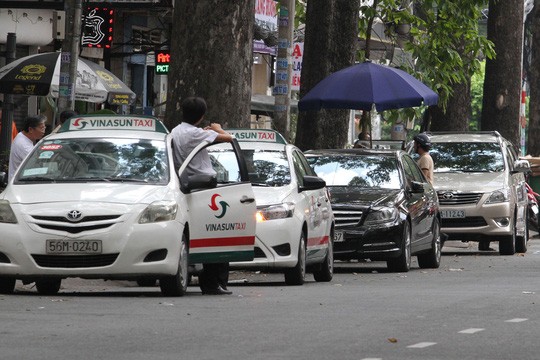 TPHCM không miễn, giảm phí sử dụng tạm lòng đường, hè phố - ảnh 1