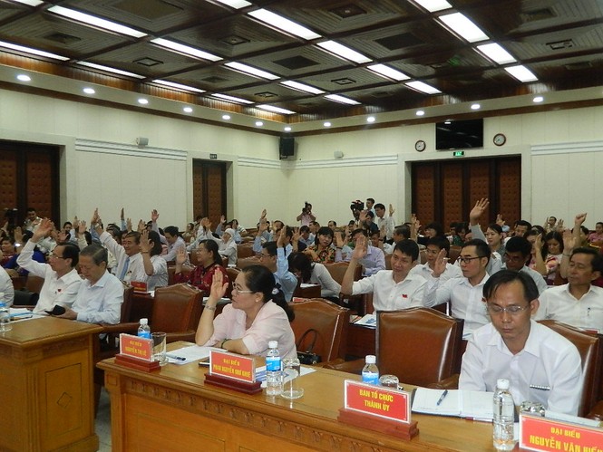Miễn nhiệm Phó Chủ tịch UBND TPHCM Lê Văn Khoa - ảnh 1