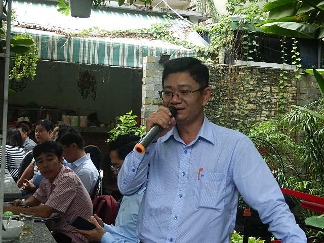 Ngập lút yên xe, TPHCM nói chỉ sâu …0,25 m - ảnh 2