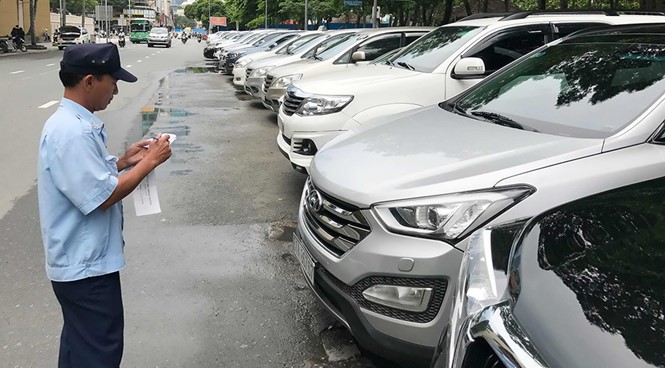 TPHCM thu phí dừng đỗ ô tô theo cách truyền thống từ 1/6 - ảnh 3