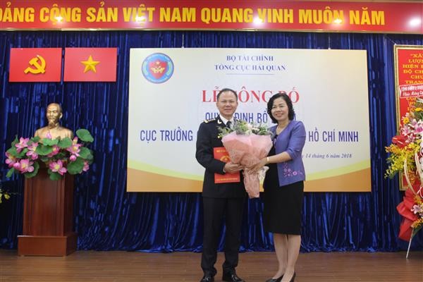 Ông Đinh Ngọc Thắng ngồi “ghế nóng” Cục Hải quan TPHCM - ảnh 2
