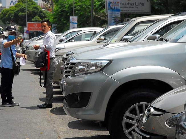TPHCM lúng túng khi thu phí dừng đỗ ô tô qua điện thoại - ảnh 1