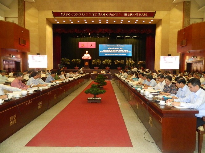 Bí thư TPHCM kêu gọi “hiến kế” giảm ...họp - ảnh 1