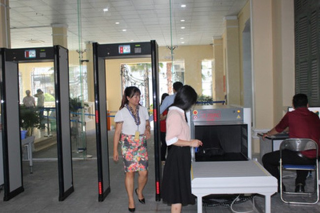 Thắt chặt an ninh tại trụ sở UBND TPHCM - ảnh 1