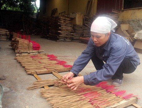 8X bỏ làm sếp ngân hàng về làm hương truyền thống - ảnh 2