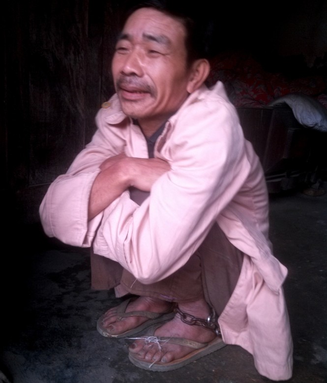 Nghẹn lòng vợ xích chồng đầu giường suốt 20 năm - ảnh 3