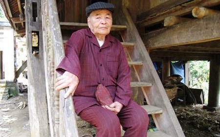Chuyện về những viên đá đỏ trong Lăng Bác - ảnh 2